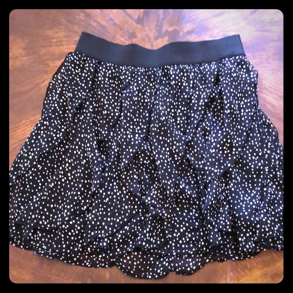 Maurice’s small black ruffled skirt - Picture 1 of 2